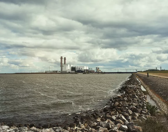 Energy plant by the water