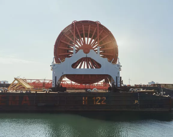 Ship electricity cables dock