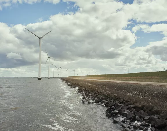 Windmolens in het water