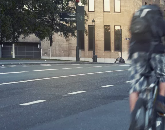 Rue de Loxum in Brussels featuring a cyclist in motion