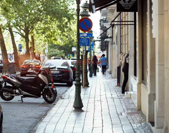 Street view of the shopping street 'Boulevard de Waterloo' in Brussels